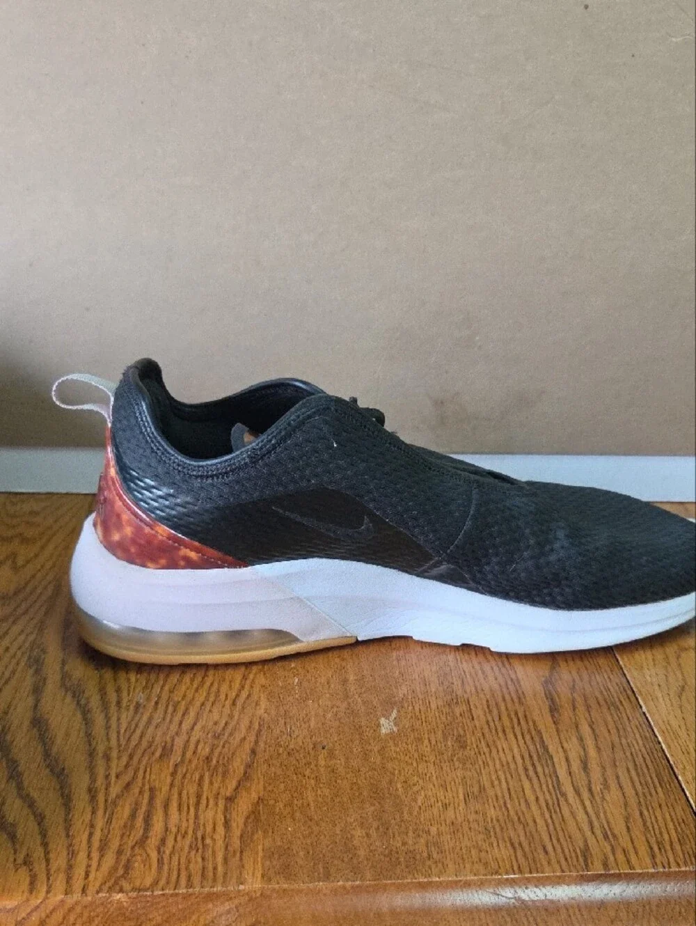 Nike Air Max Motion 2 2019 Size 12 Black/white/brownish